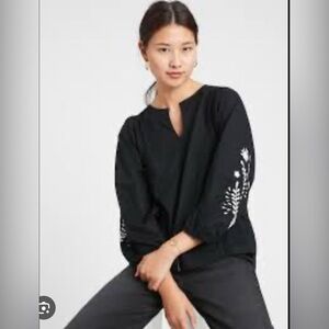 NWT Banana Republic Boho Black Top White Floral Embroidery 100% Cotton Size S